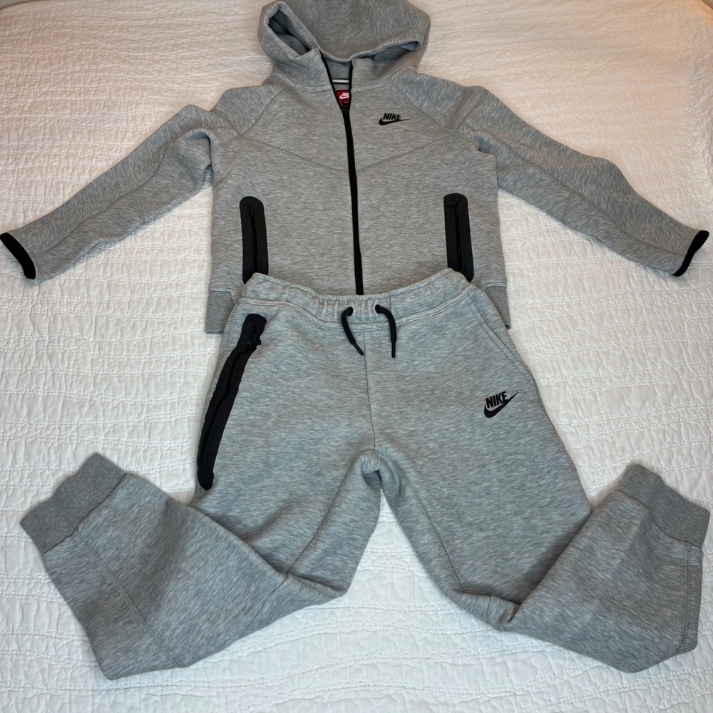 Nike Tech Fleece Tracksuit Kids Set Youth M Grey FullZip Hoodie and Joggers Set